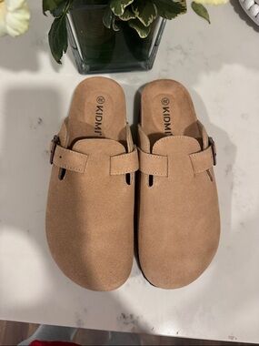 Tan Suede Slip-On Clogs nwot Size 39 8/8.5